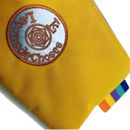trousse plate turquoise arc en ciel série limitée