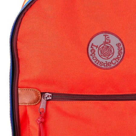 sac-a-dos-retro-rouge-bande-arc-en-ciel