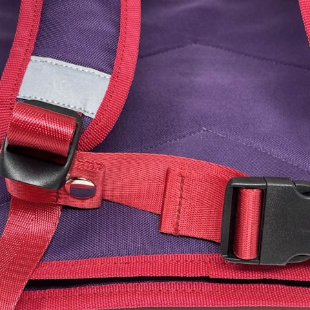 bande de maintient réglable pour cartable et sac à dos enfant