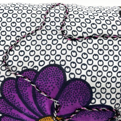 coussin lapin broderie leçons de choses (tissu comorien) 2